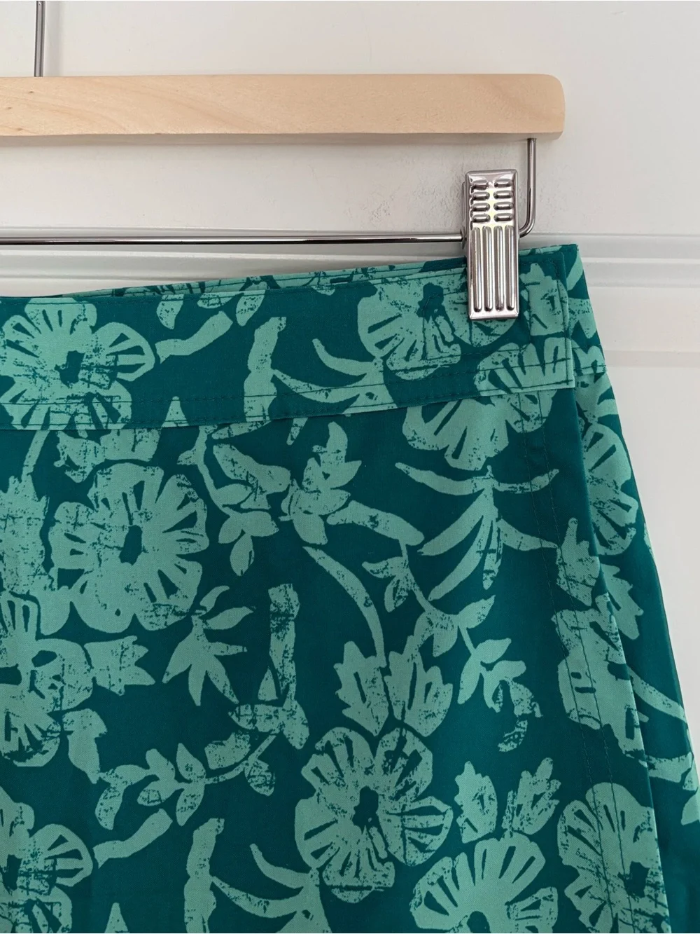 RipSkirt Hawaii Hibiscus Green Floral Wrap Skirt S Length 1 Batik Beach CoverUp